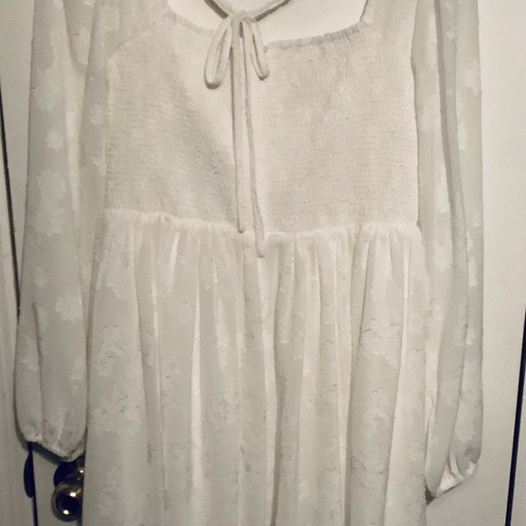 NWT Altar’d State White long sleeve dress. Perfect for date/sorority function M - Picture 3 of 5